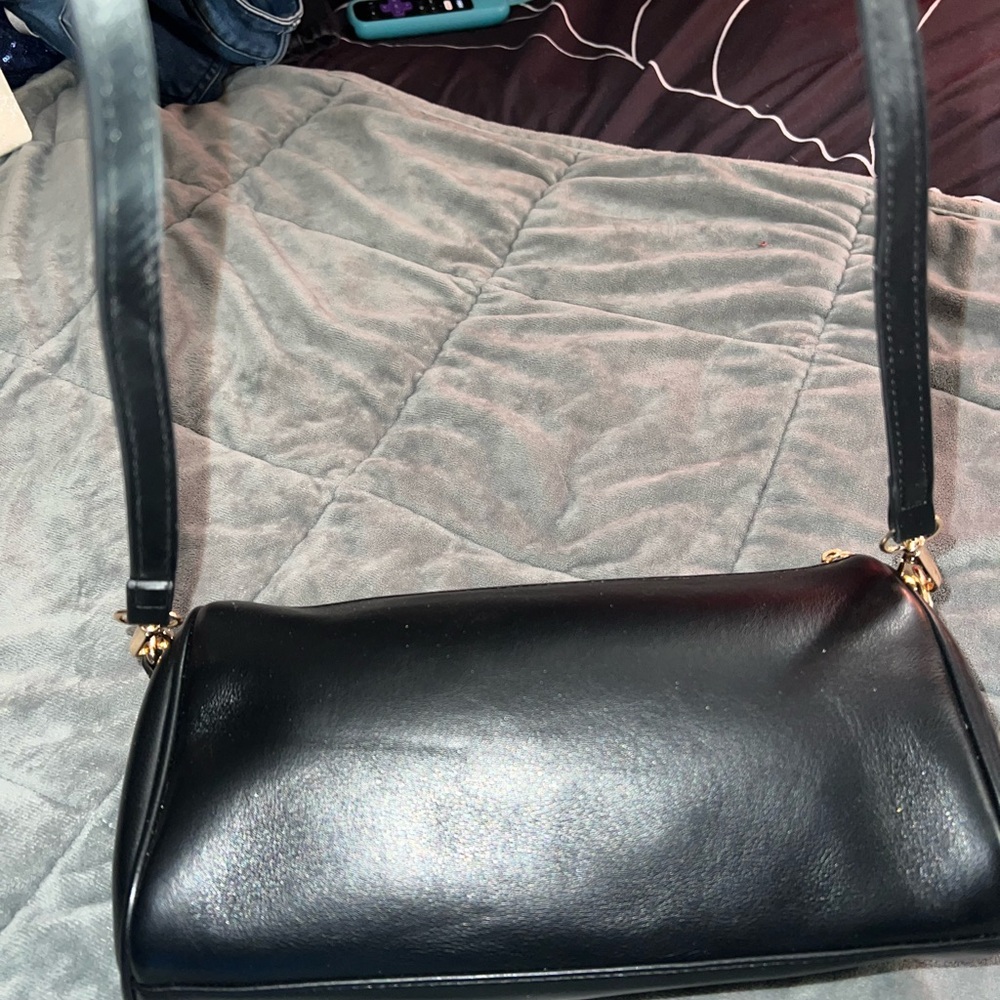 Sleek Black Shoulder Bag